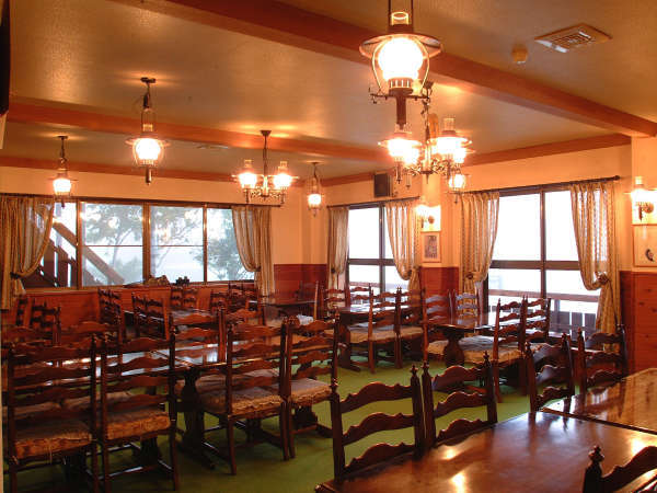 ・【レストランイメージ】明るく開放的なレストラン