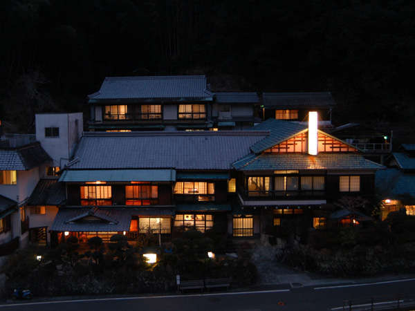 本館棟の夕景