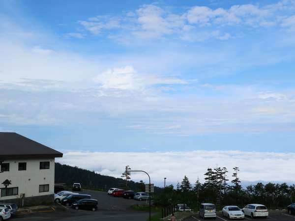 【雲海と凌雲閣】晴れた日の早朝には雲海の絶景が見られます