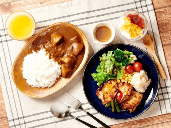 色とりどりの野菜とグリルチキン、ホテルカレーで元気になる朝食♪(一例)