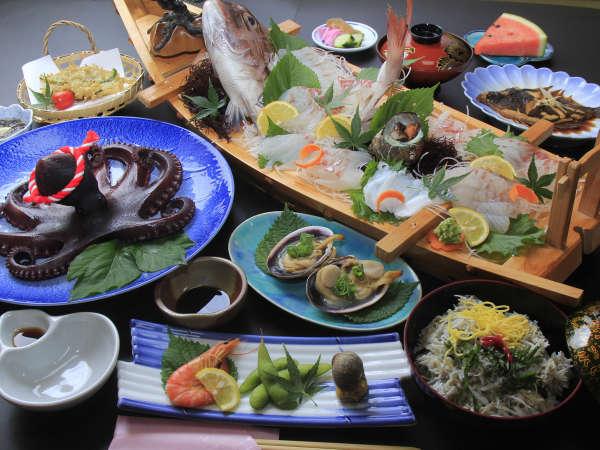 鮮度抜群の篠島海の幸を味わえるオススメコース料理です。*