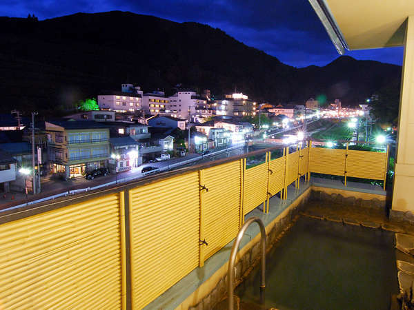 展望露天風呂では渋温泉の夜景も・・・