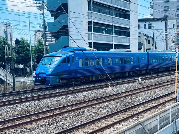 部屋からの眺め:定番の特急列車ソニック