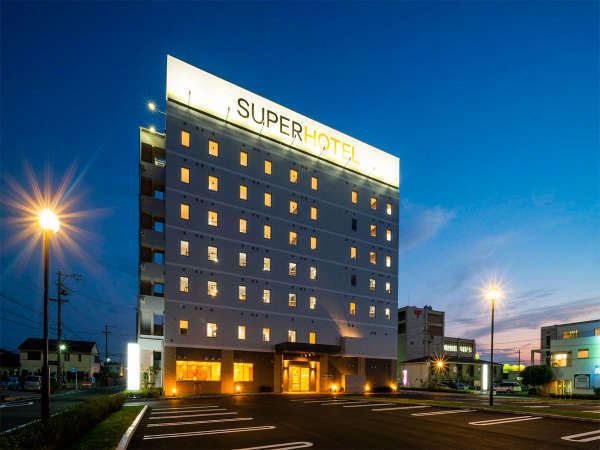 【外観】【外観】スーパーホテル浜松 天然温泉 浜松出世の湯 *無料平面駐車場110台完備！