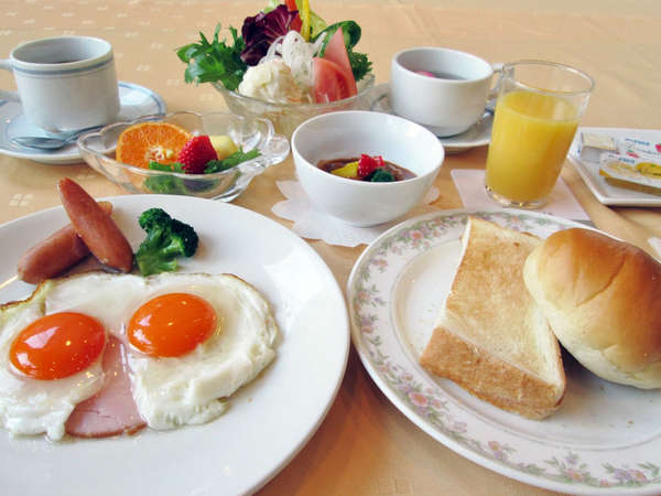 *選べる朝食例／洋食。朝はパン派の方はコチラ！ビタミンたっぷり♪