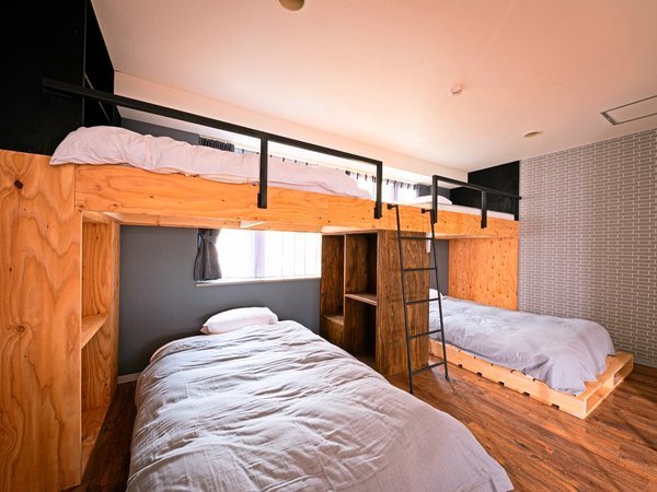 寝室は大人数でのご宿泊にも対応した2段ベッドをご準備しております。