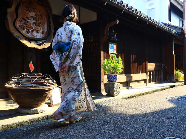 路地歴史を感じ、四季を感じ、その時代に生きるかのように