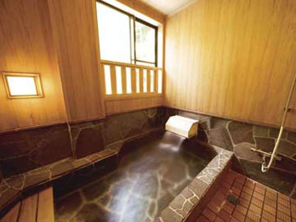 産湯ラドン温泉で体の芯からぽっかぽか～♪檜の香り漂う浴槽でごゆっくりおくつろぎください。