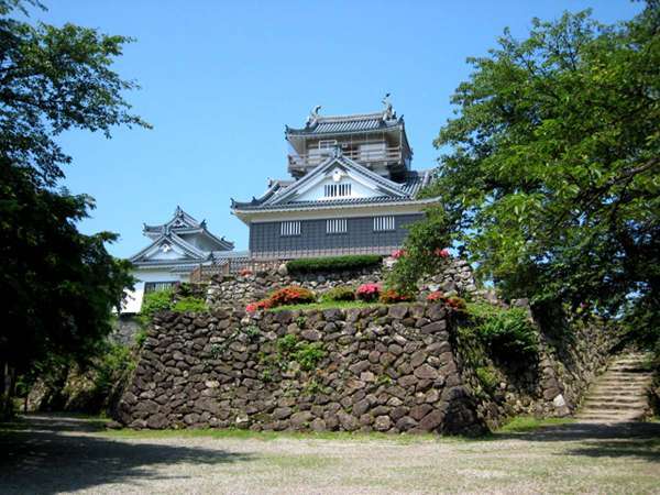 当館から越前大野城を望めます。市内も城下町の風情を残っています。