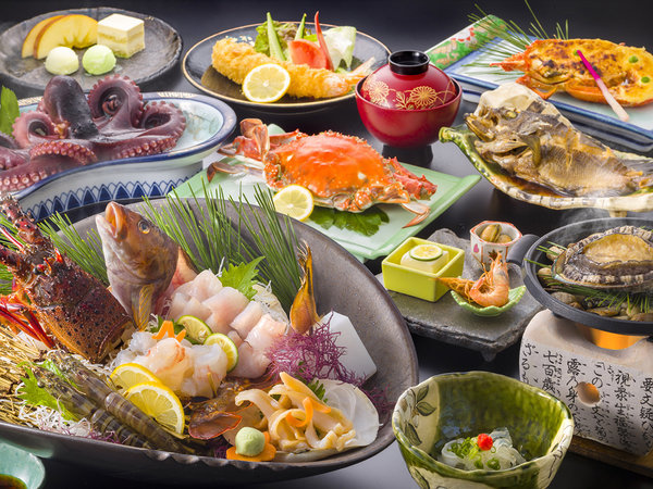・【島の膳一例】活魚会席料理をベースに季節のおすすめの魚介類を盛り込んだ フルコース