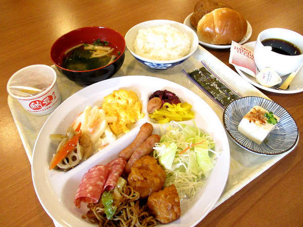 朝食バイキング無料サービス（例）