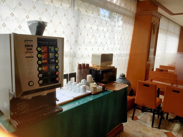 令和5年4月25日に入替したコーヒーマシーンです。当ホテルご宿泊の方はご自由にご利用頂けます。