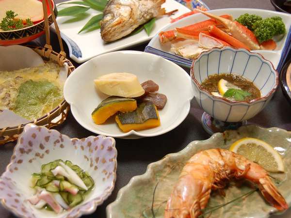 【夕食一例】新鮮な海の幸をふんだんに使った会席料理