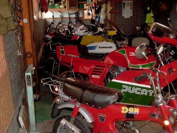バイク～オーナーのコレクションルーム♪博物館よりもすごいものが・・。
