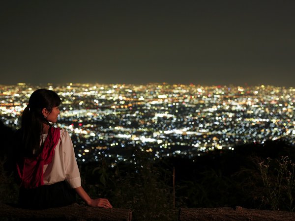 信貴・生駒スカイライン（有料道路）からご覧いただける大阪の夜景です。夜のドライブデートに最高です！