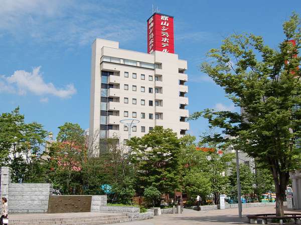 郡山駅から徒歩1分、アクセス抜群の好立地は、小雨なら傘もいらない距離です。