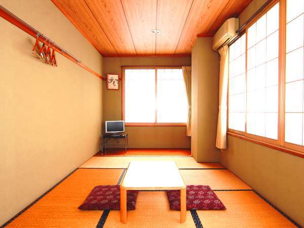 【客室】光がたくさん入る和室の一例。