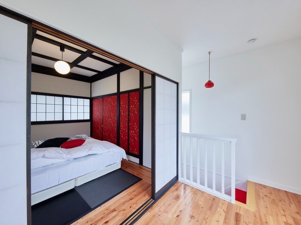 和モダンな寝室※ベッドではなくお布団でのご用意となります。