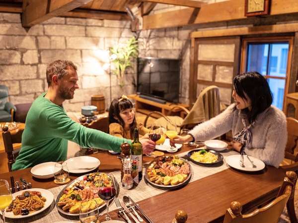 シェフこだわりの料理を部屋で気兼ねなく楽しむことができます。