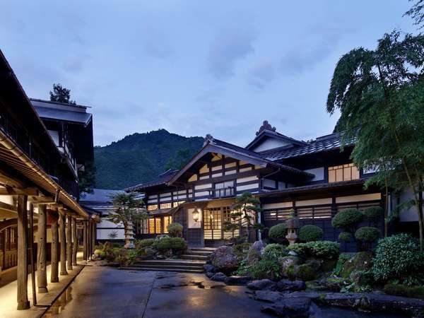 四季を通じて雪国を感じる古民家ホテル　　ryugon