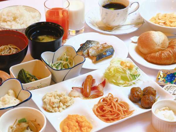 【無料朝食バイキング】★☆白いご飯にパン、愛媛のじゃこ天など…大好評です♪ 