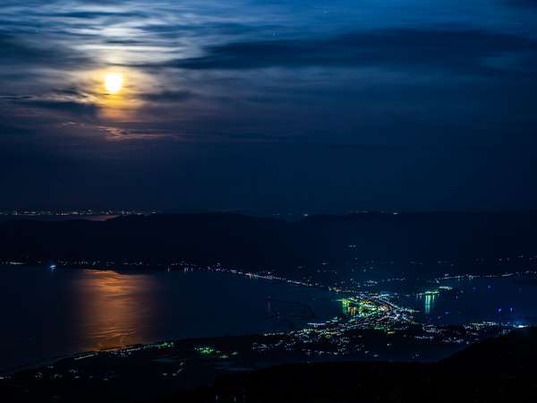 月と夜景