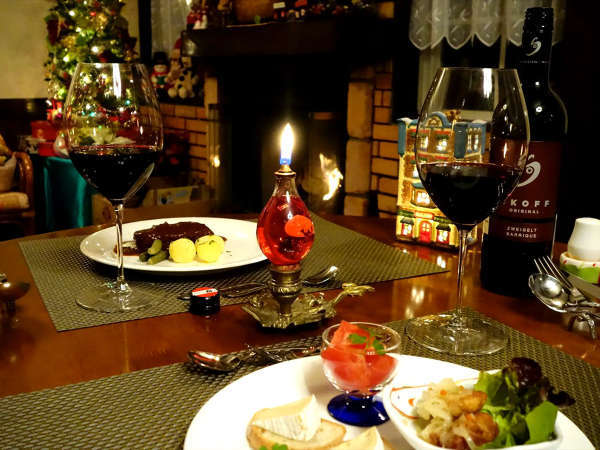 美味しいワインやお酒と共にフルコースディナーをゆっくり楽しんで下さい。