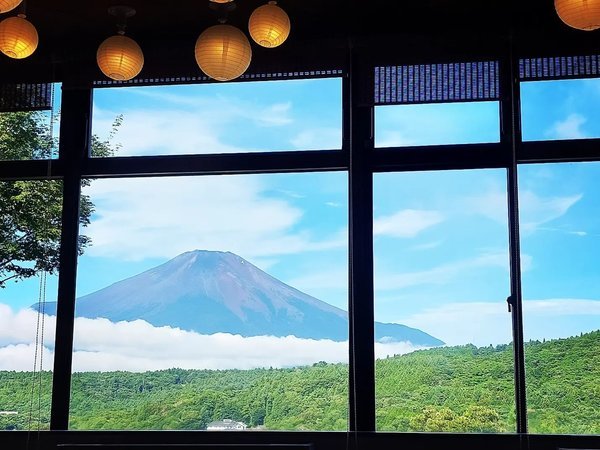 *当館お食事処からの絶景富士です