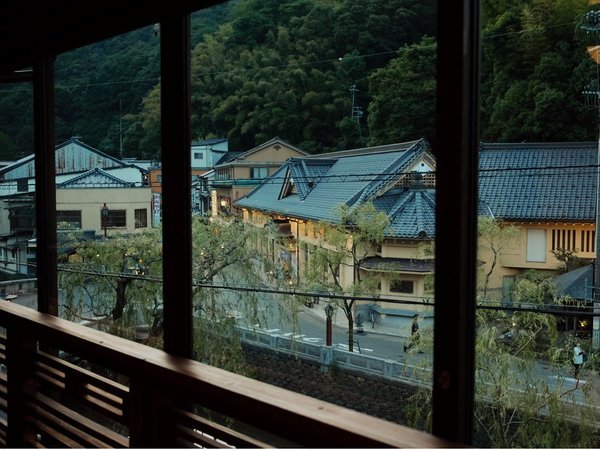 「一の湯」を望む絶景【本館】最上階ペントハウス・スイート