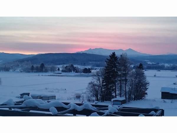 冬の早朝の大雪山は幻想的な眺望です