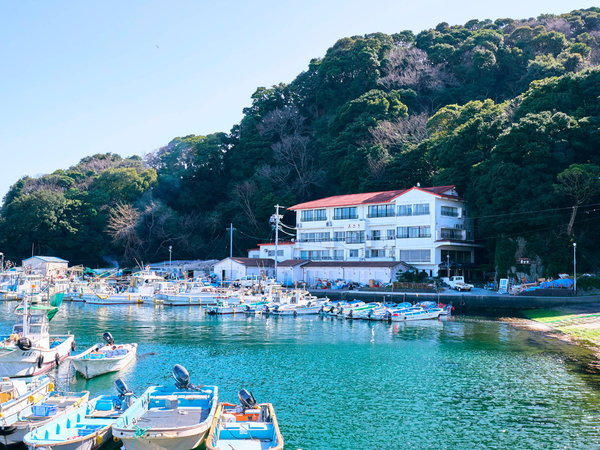 ・【当館外観】三重・答志島で潮騒を感じながらのんびりとお過ごしいただけます