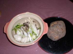田沢湖の郷土鍋　”山の芋鍋”　隣のごろっとしたのが山の芋