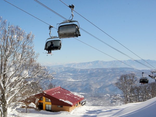 赤倉温泉スキー場まで車で約２分／赤倉観光リゾートスキー場まで車で約３分