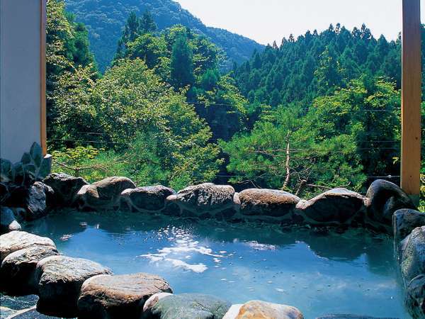 温泉を満喫♪山々を望む絶景の貸切露天風呂！