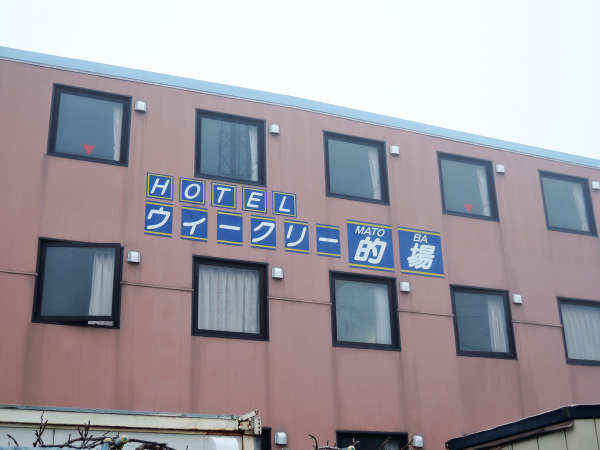 *【外観】南長井駅から徒歩5分の好立地。無料駐車場は、30台分完備しています。