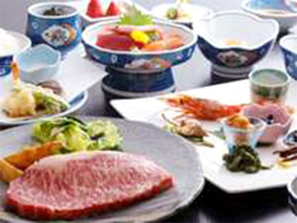 ・夕食には、飛騨牛を贅沢に使ったお料理をご堪能ください