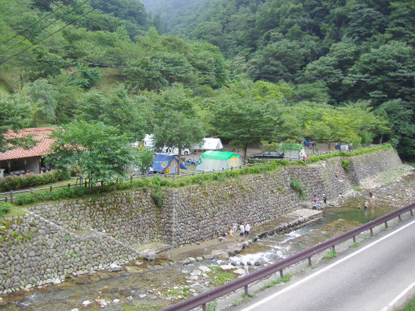 【川遊び】夏は清流で水遊びが楽しめます♪