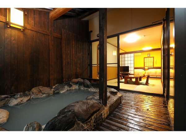 客室”いちょう”の露天風呂と客室1階部分