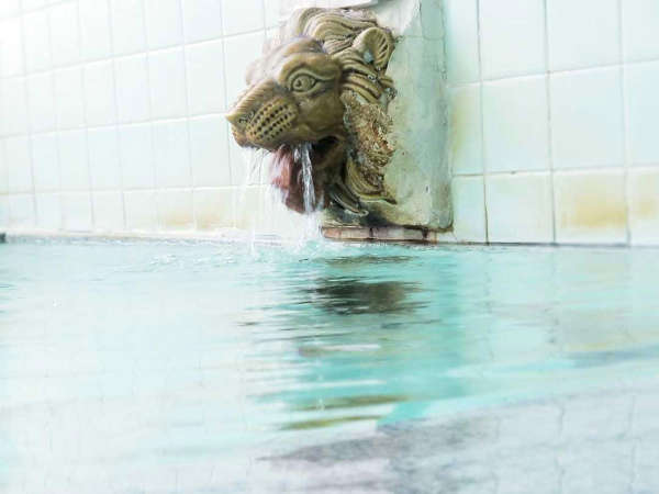 *［大浴場／女湯］湯上りは、身体の芯から温まりお肌がすべすべになると好評です。