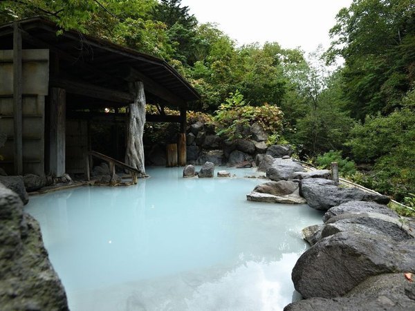 【露天風呂】第三露天風呂／「混浴」の露天風呂です　※単色バスタオル着用での入浴可能