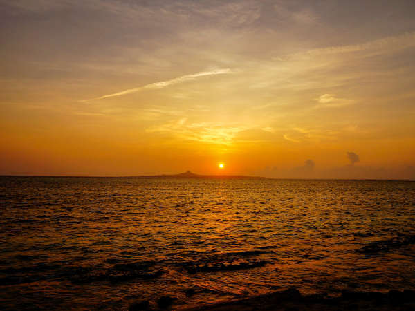  伊江島と夕陽
