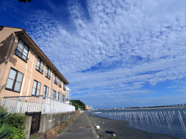 宿のすぐ目の前は浜名湖です♪♪全客室レイクビュー☆