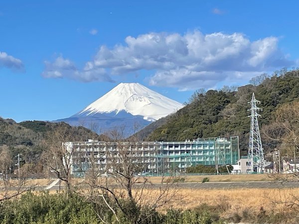 館内から見える雄大な富士山