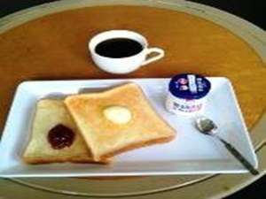 無料の軽朝食（パン、コーヒー等）