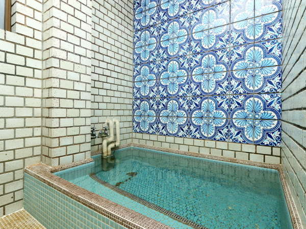のんびりゆったり、旅の疲れをモロッコ風モダンタイルのお風呂で癒して下さい♪