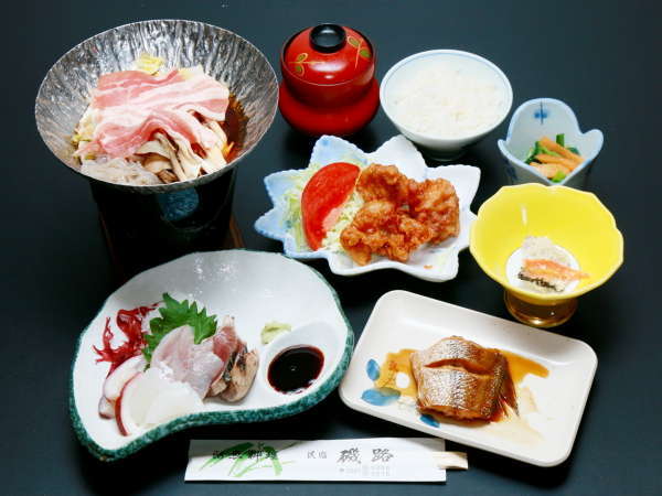 地魚は、主人が目利き勝負で新鮮！お米やお野菜の素材にこだわって、素朴でありながら本物をご賞味下さい。