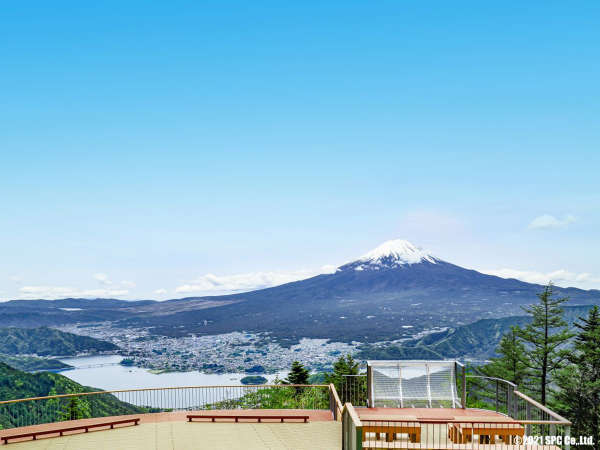 富士山と河口湖のベストビューポジションから眺める新名所「FUJIYAMAツインテラス」へ出かけましょう♪