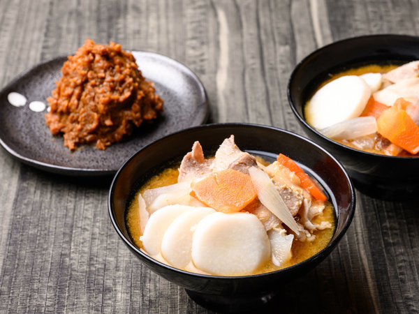【仙台西口・東口限定】仙台の芋煮は味噌味。ミヤギシロメとひとめぼれを使った味噌の深い味わいが特長。