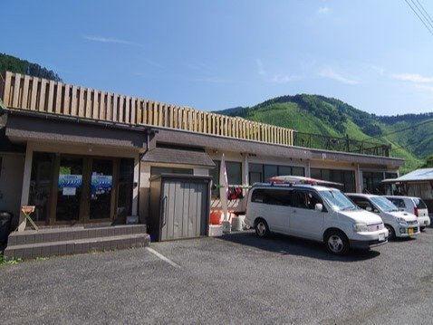 玄関・駐車場