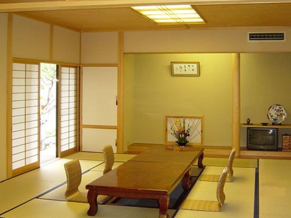客室は和洋室を取り揃え、最大10名様までご利用いただけます。